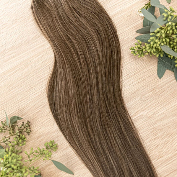 HICKORY MACHINE WEFT 50g Hickory machine weft is a 22" piano weft featuring natural-toned level 2 brown and neutral level 8 warm blonde. These machine wefts offer the highest weft density, along with the flexibility to be custom sized, colored, and cut ac